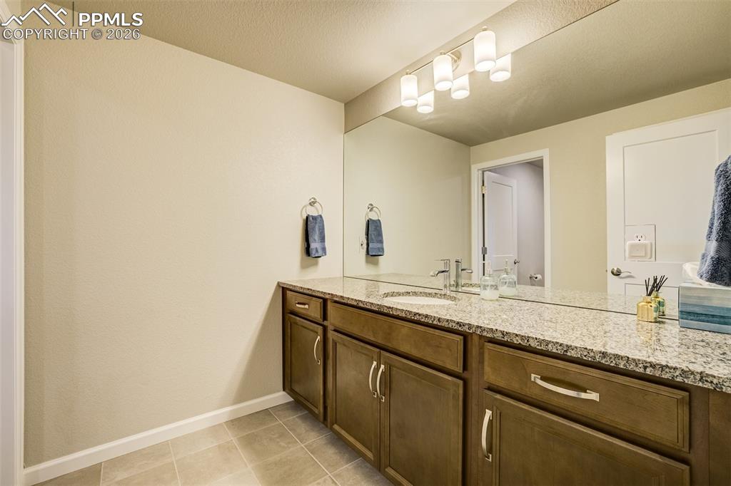 Image 36 of 50: Bathroom