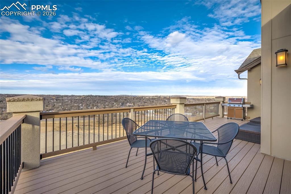 Image 41 of 50: Deck