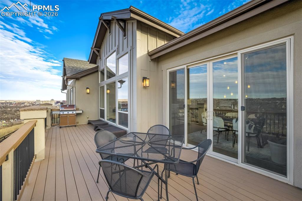 Image 42 of 50: Deck