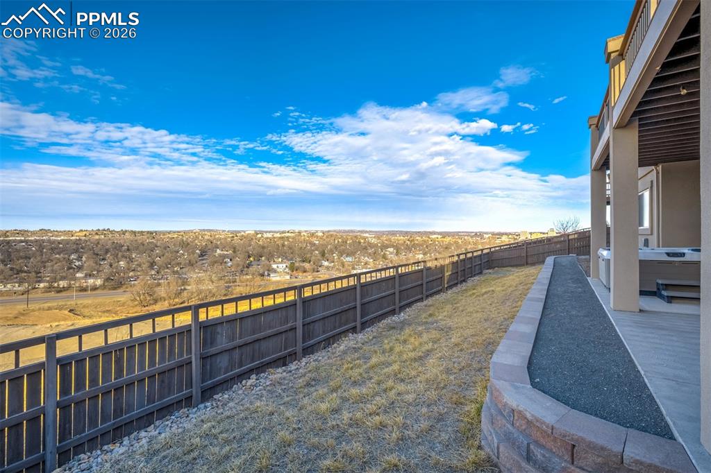 Image 45 of 50: Yard