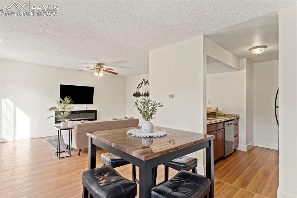 Image 21 of 29: Dining Area