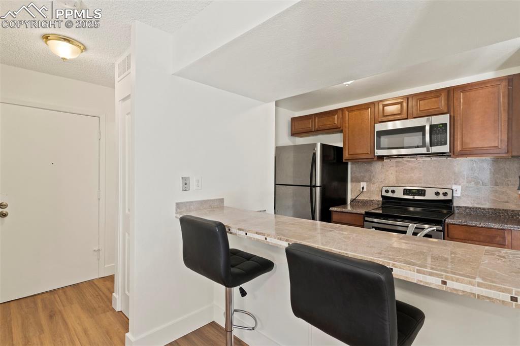 Image 6 of 29: Breakfast bar perfect for a quick meal or working from home