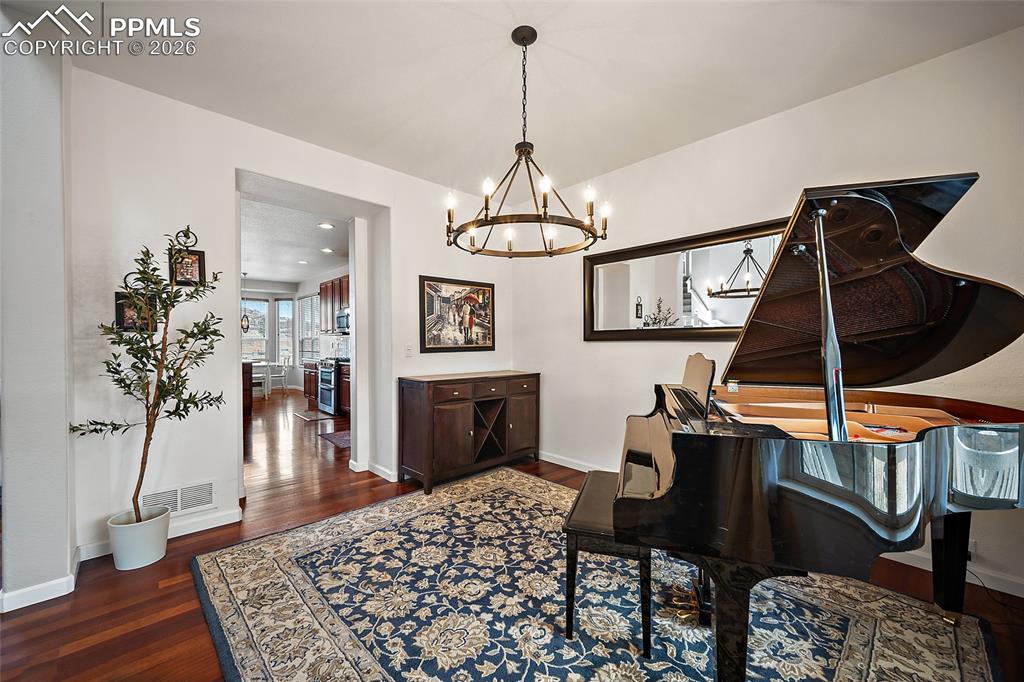 Image 10 of 44: Sitting Room