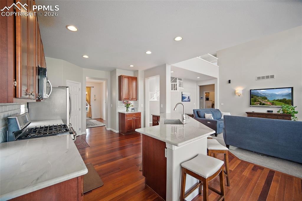 Image 12 of 44: Kitchen