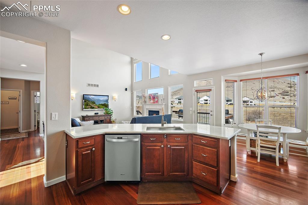 Image 13 of 44: Kitchen