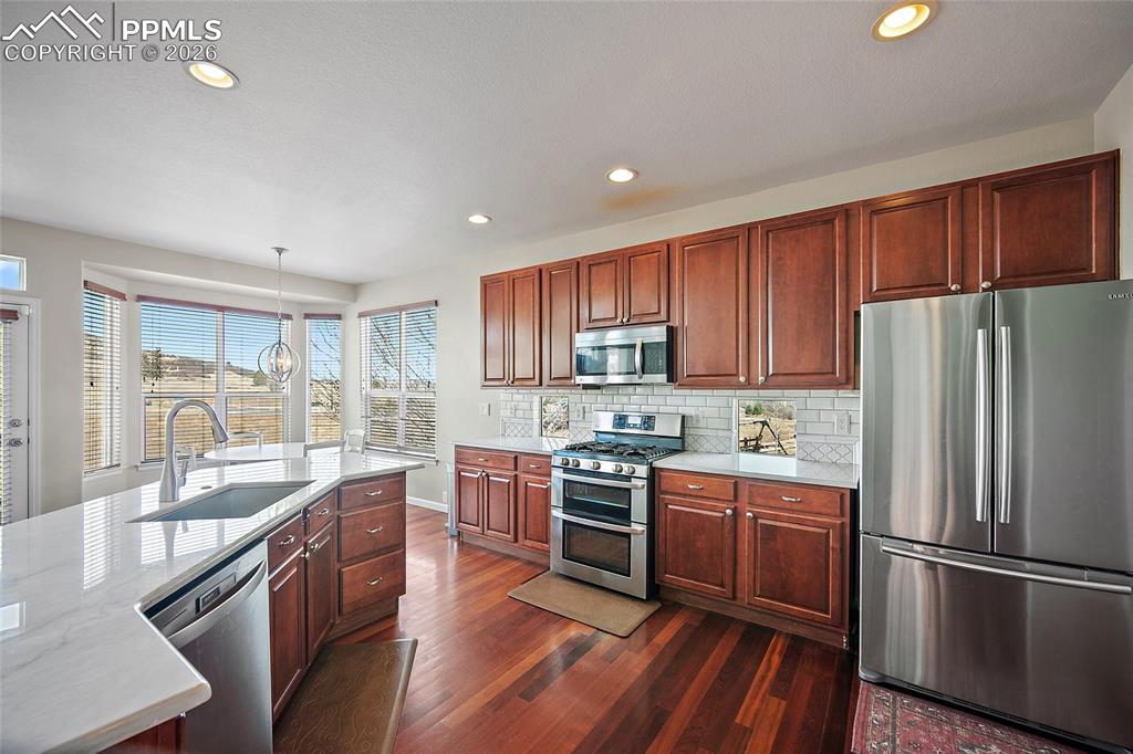 Image 14 of 44: Kitchen