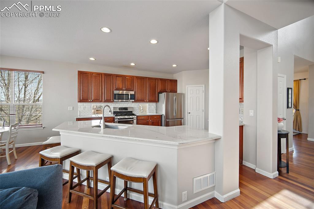 Image 16 of 44: Kitchen