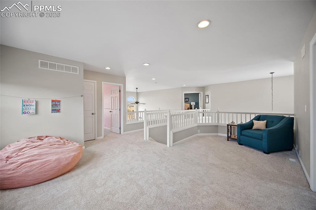 Image 21 of 44: Sitting Room