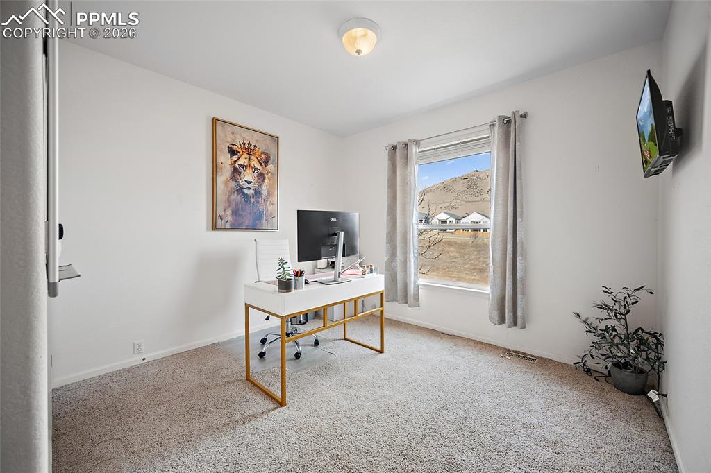 Image 22 of 44: Office