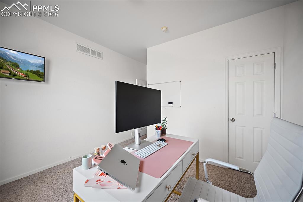 Image 23 of 44: Office