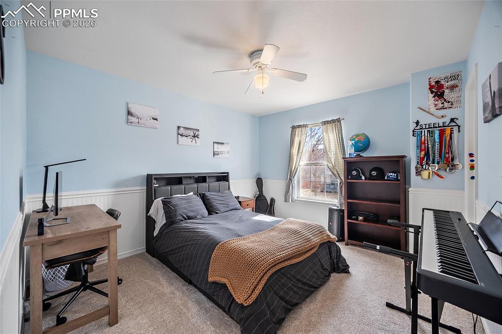 Image 31 of 44: Bedroom