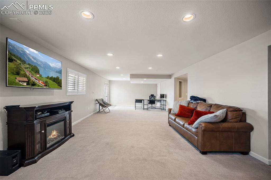 Image 33 of 44: Living Room