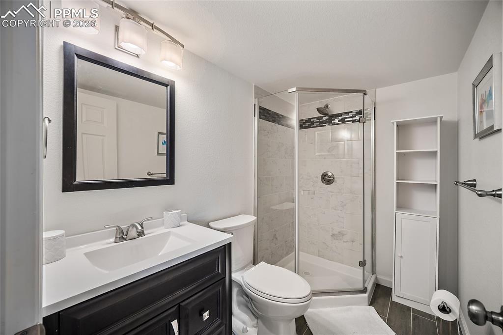 Image 35 of 44: Bathroom