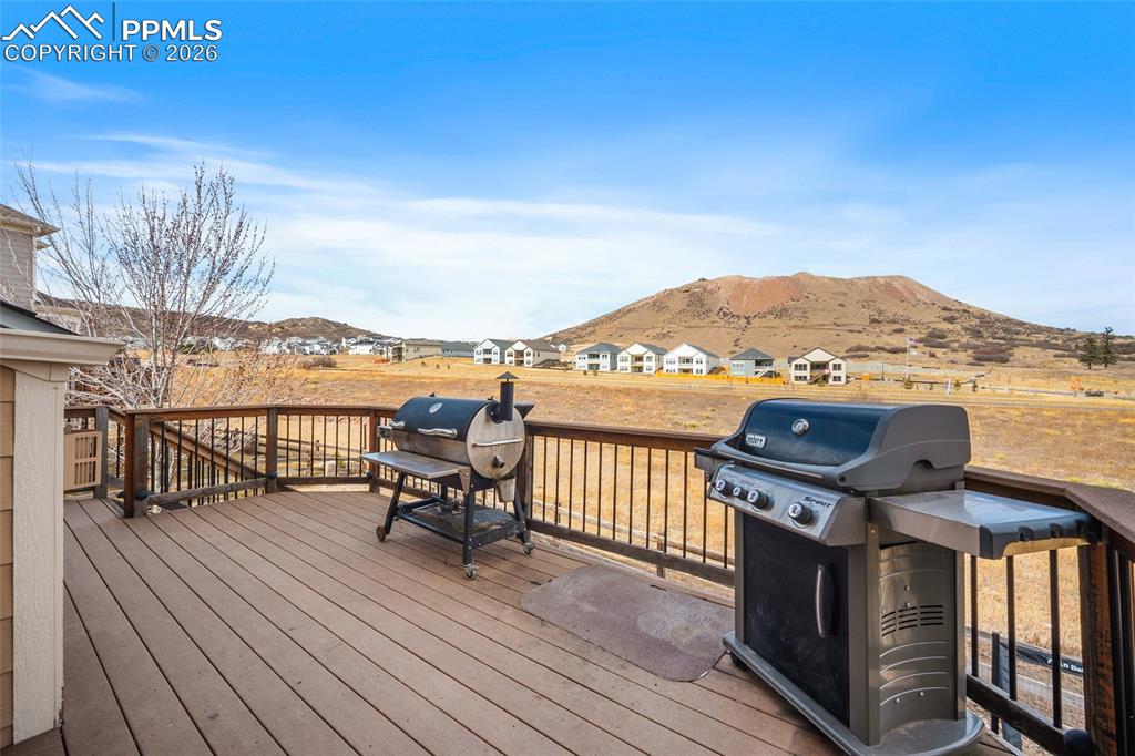 Image 36 of 44: Deck