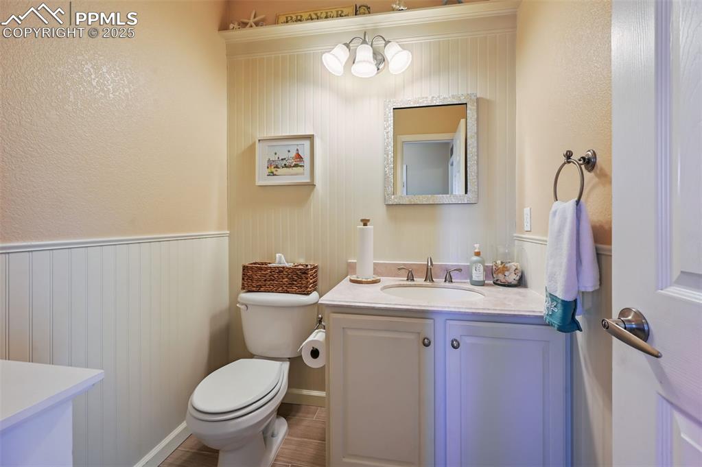 Image 16 of 48: Bathroom