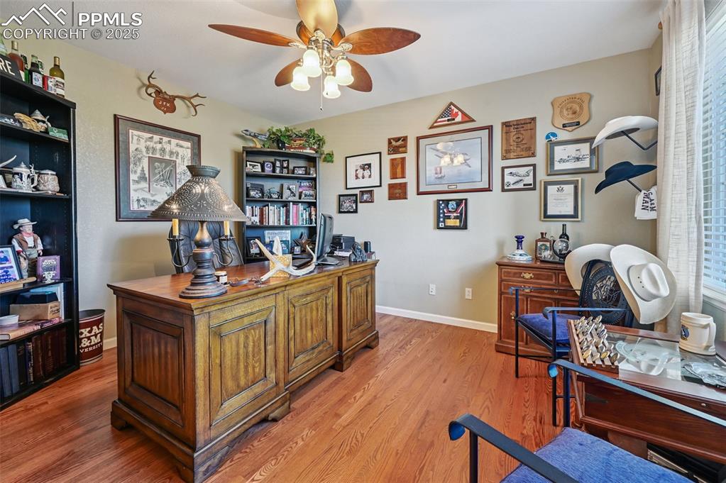 Image 17 of 48: Office