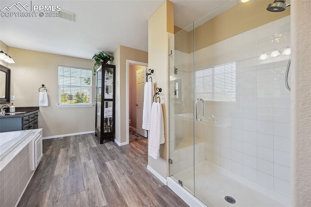 Image 31 of 48: Bathroom