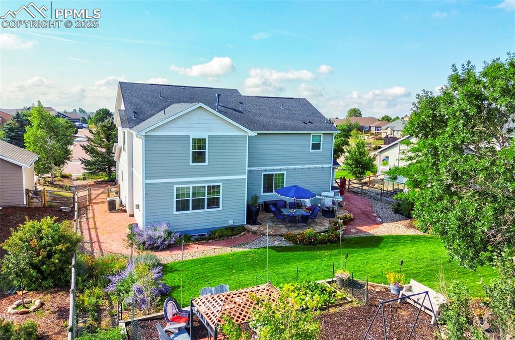 Image 40 of 48: Back of Structure