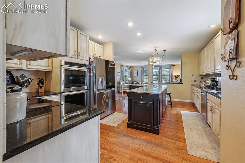 Image 9 of 48: Kitchen