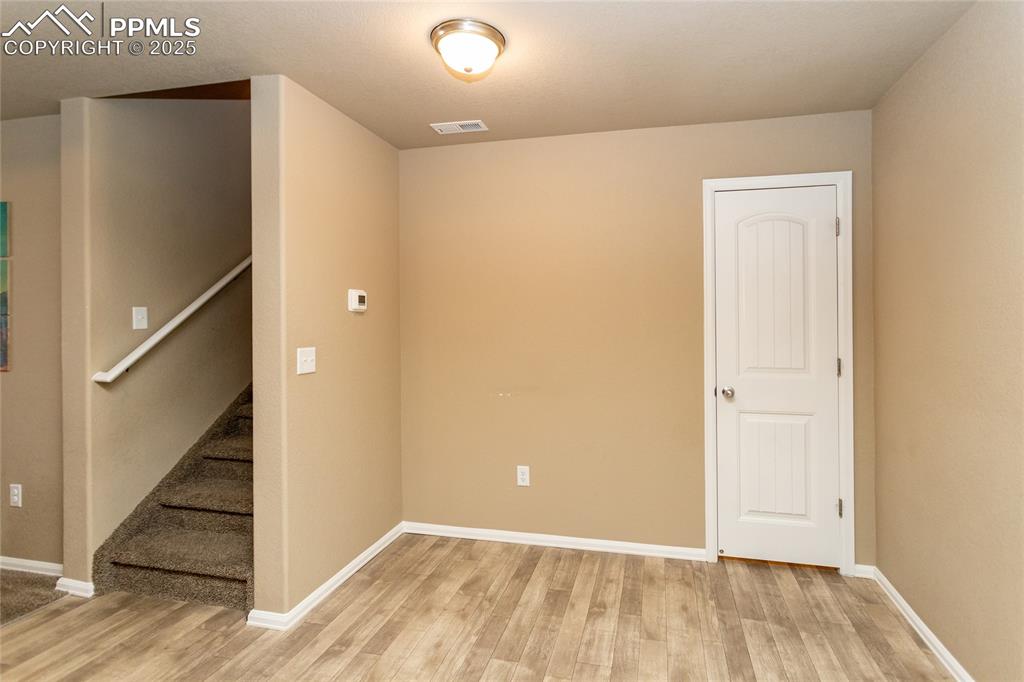 Image 10 of 32: Dining Area
