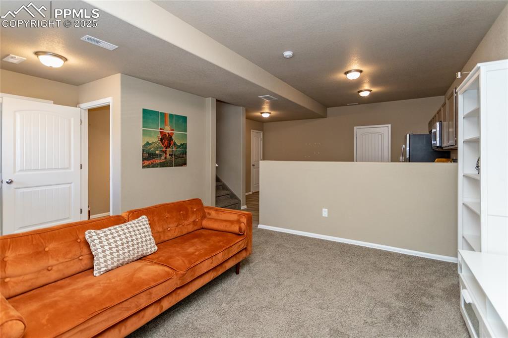 Image 4 of 32: Living Room