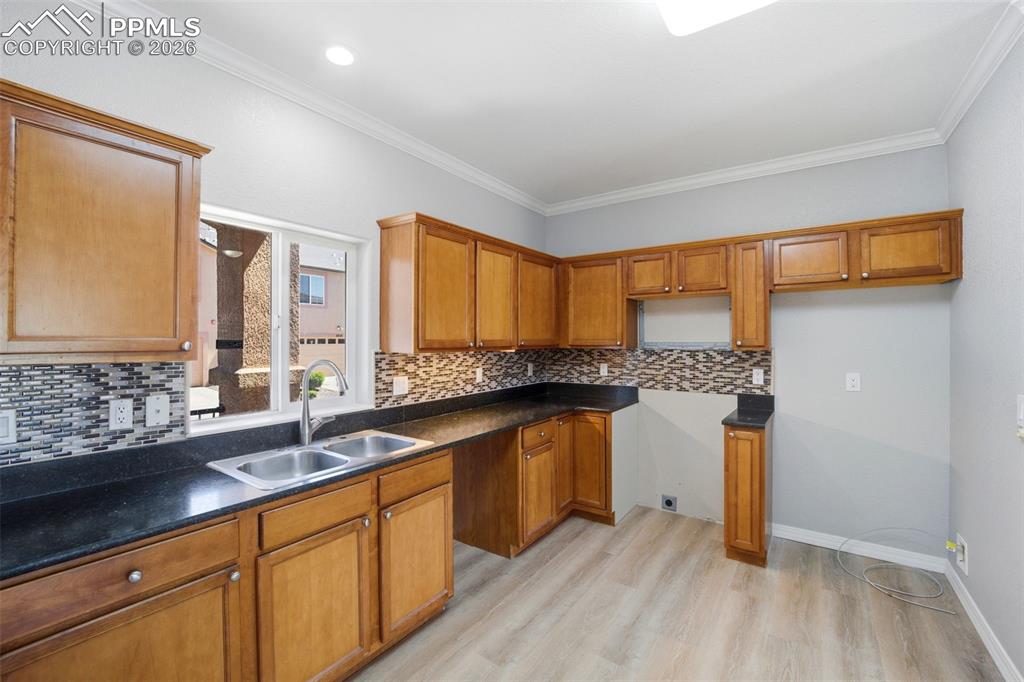 Image 11 of 34: Kitchen