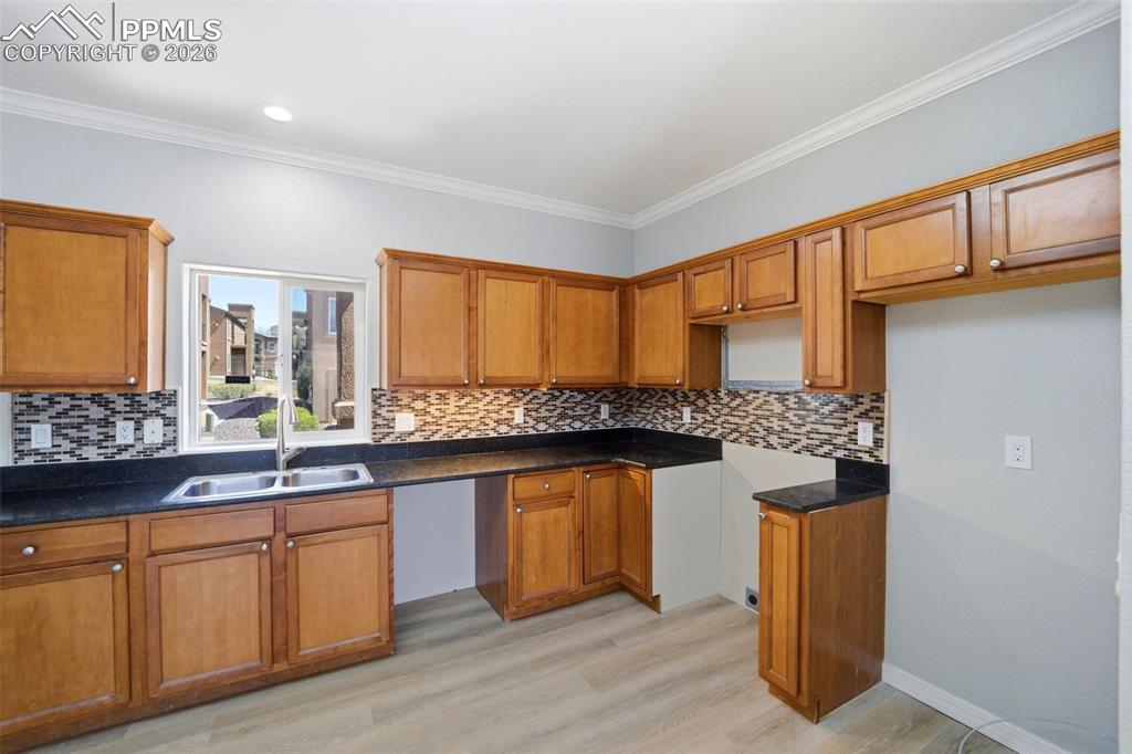 Image 12 of 34: Kitchen