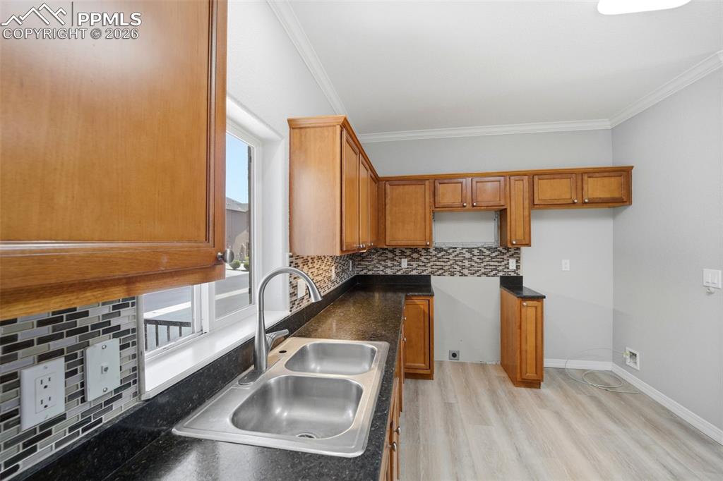 Image 14 of 34: Kitchen