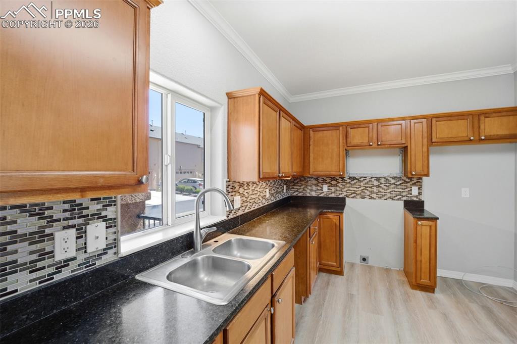 Image 15 of 34: Kitchen