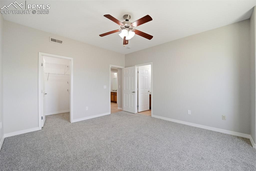 Image 23 of 34: Bedroom