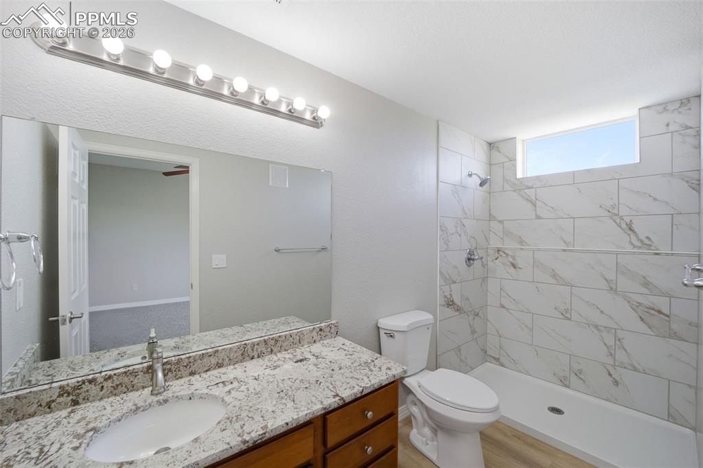 Image 24 of 34: Bathroom