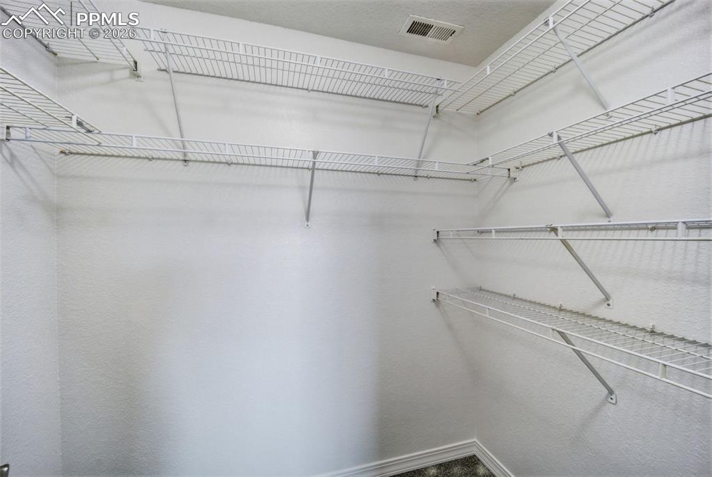 Image 25 of 34: Closet