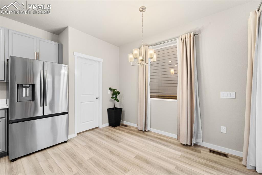 Image 13 of 36: Dining Area