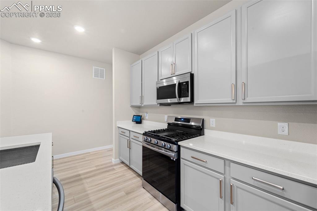 Image 14 of 36: Kitchen