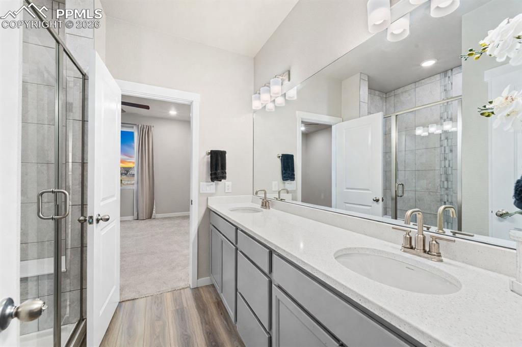 Image 20 of 36: Bathroom