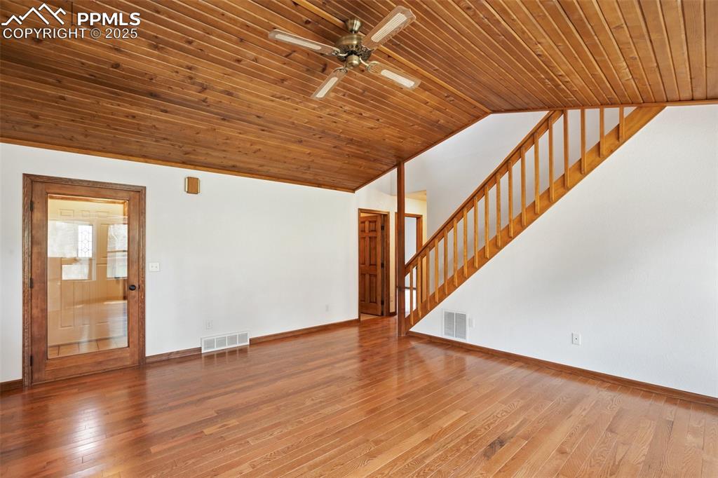 Image 11 of 42: Living Room