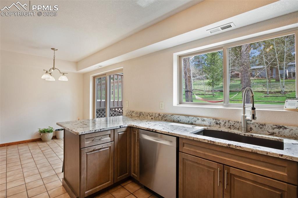 Image 14 of 42: Kitchen