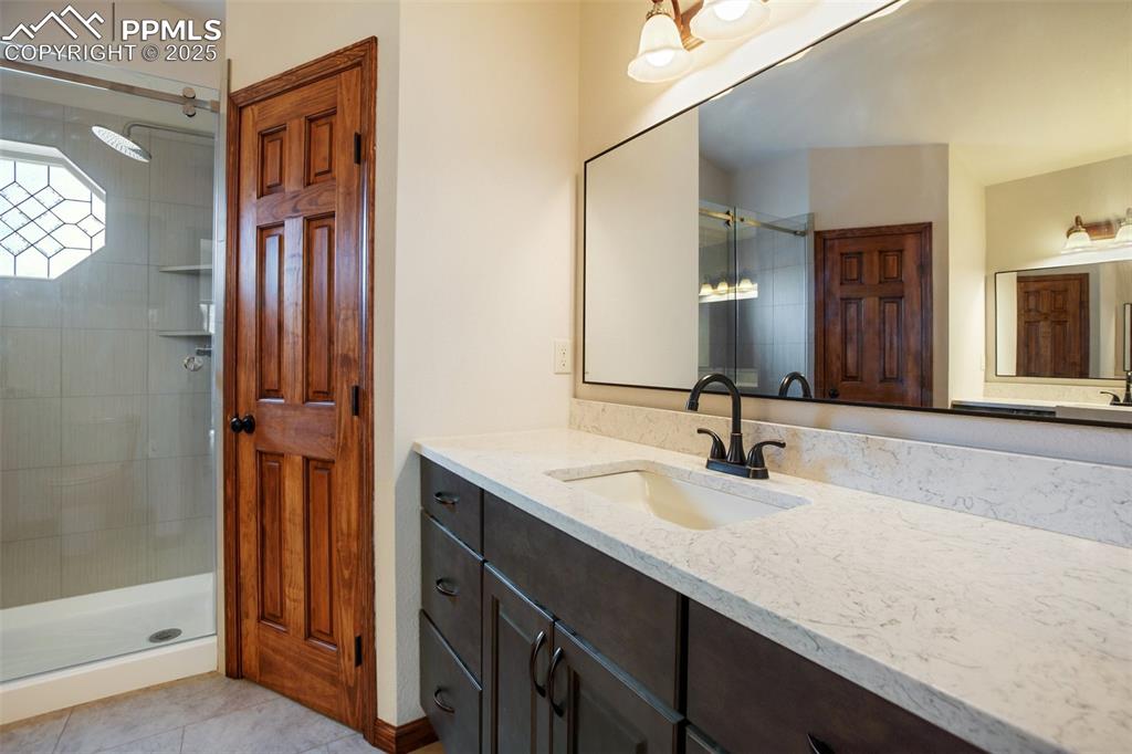 Image 21 of 42: Bathroom