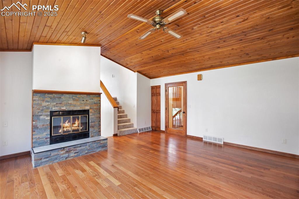 Image 9 of 42: Living Room