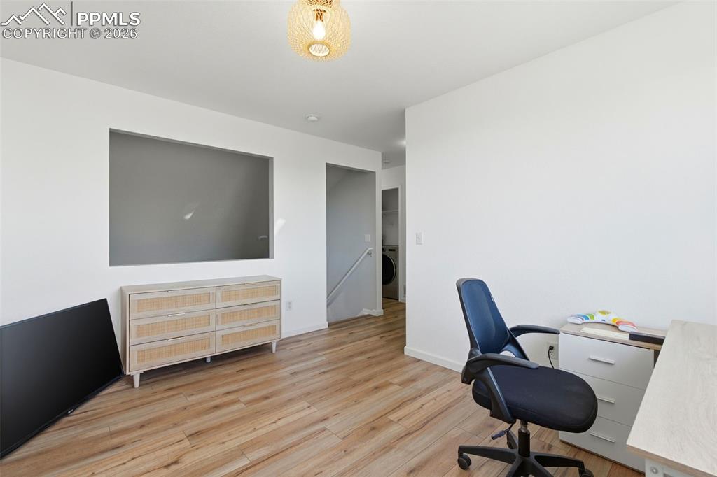 Image 11 of 40: Office