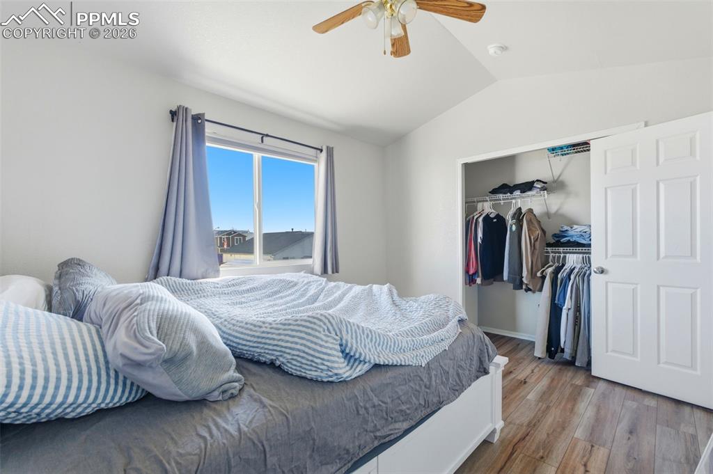 Image 14 of 40: Bedroom