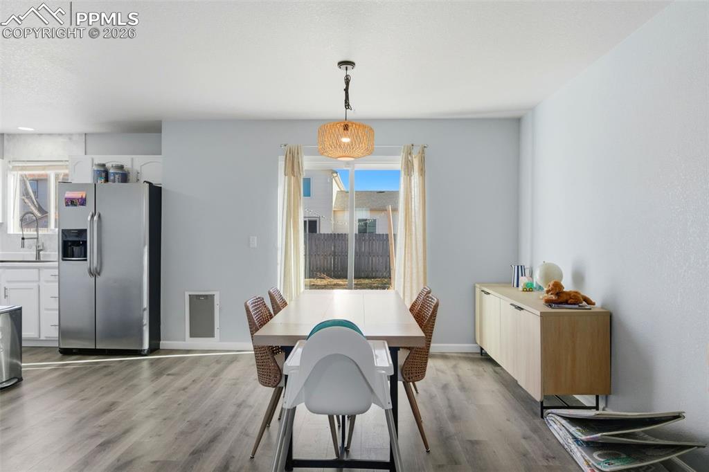 Image 19 of 40: Dining Area