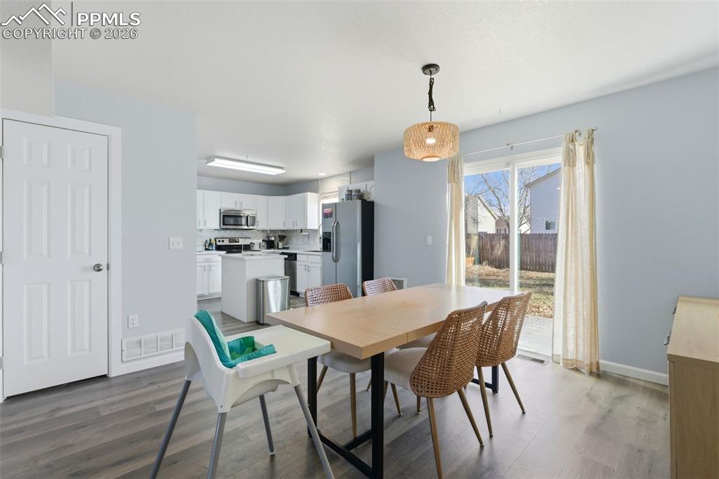 Image 20 of 40: Dining Area