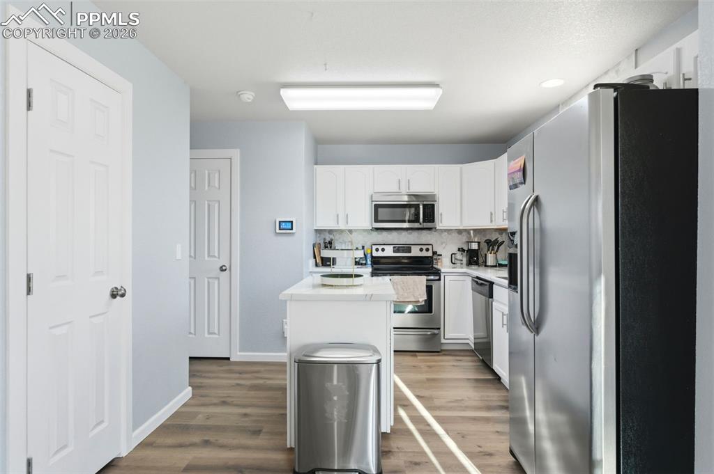 Image 21 of 40: Kitchen