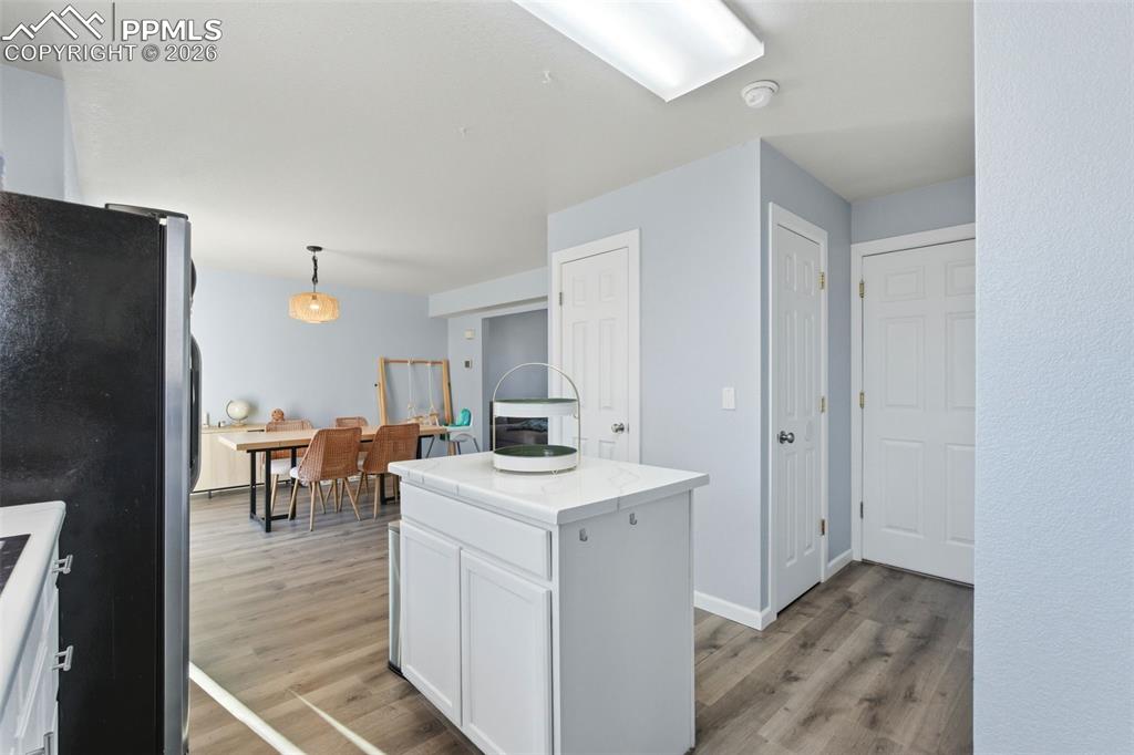 Image 23 of 40: Kitchen