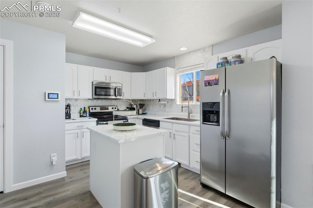 Image 24 of 40: Kitchen