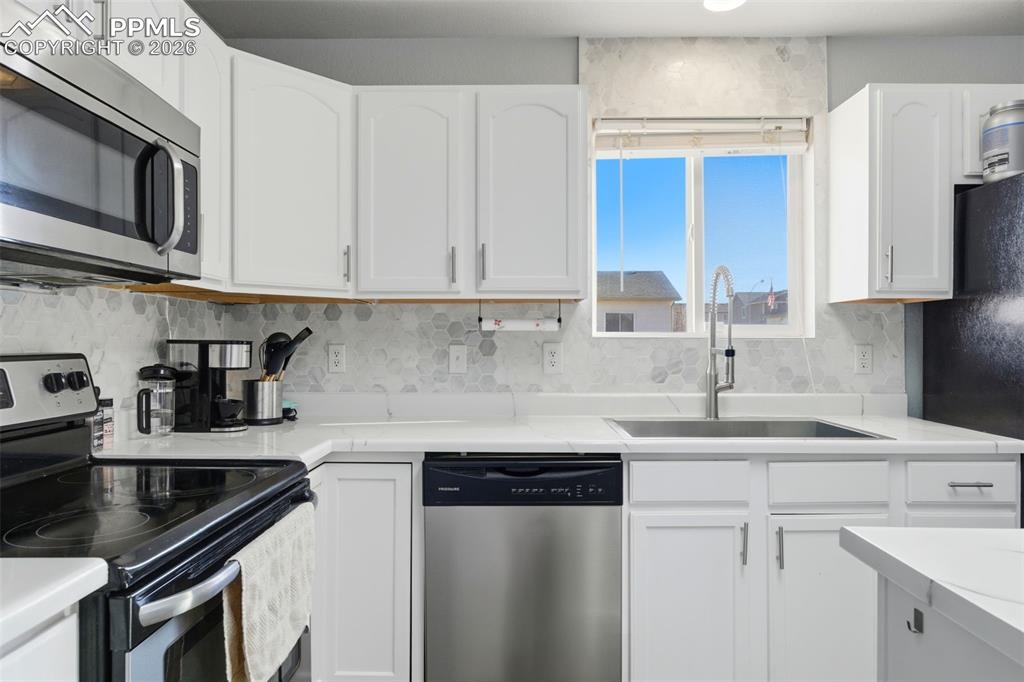 Image 6 of 40: Kitchen