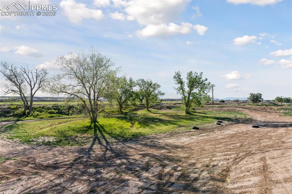 Image 39 of 49: Entry loop at the trailhead, ideal for warm-ups, practice laps, or younger 