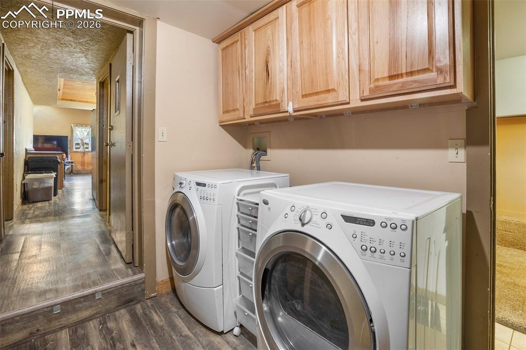 Image 8 of 28: Laundry