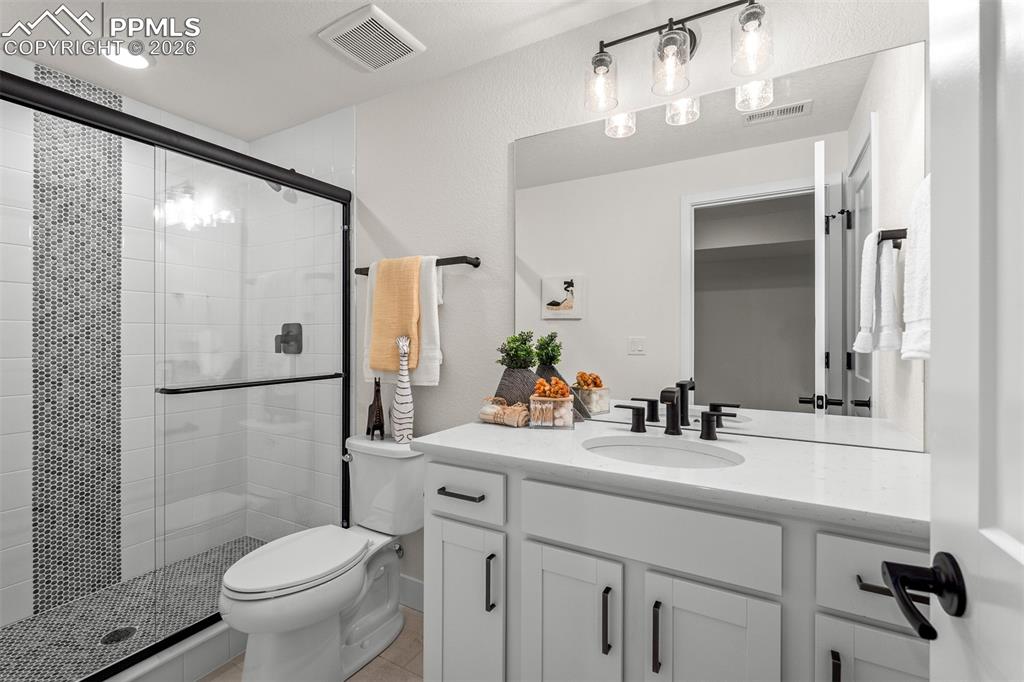 Image 30 of 37: Bathroom